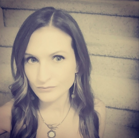 Meet your Posher, Colleen - Picture 1 of 12